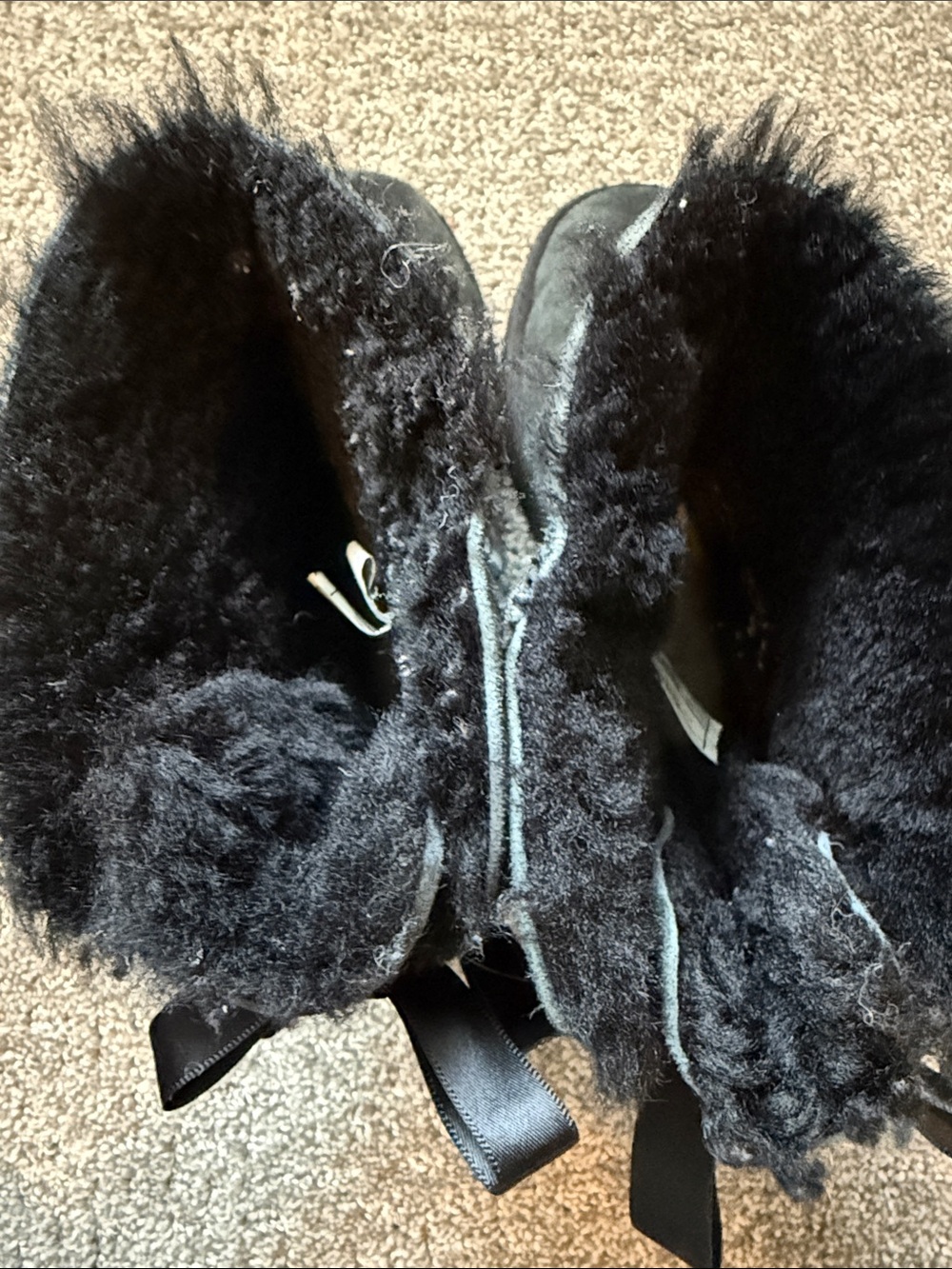 Uggs - Picture 6 of 7